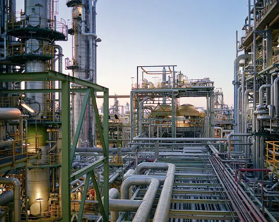 Complex industrial oil facility illustrating production and extraction infrastructure