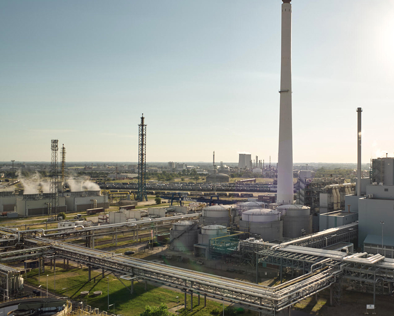 Oil refinery facilities illustrating energy efficiency challenges